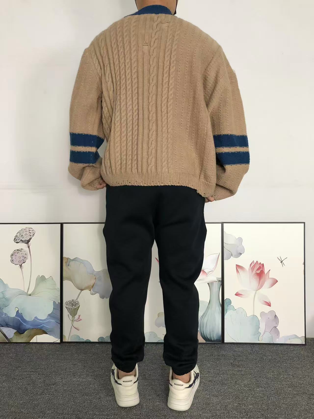 E - SWEATER