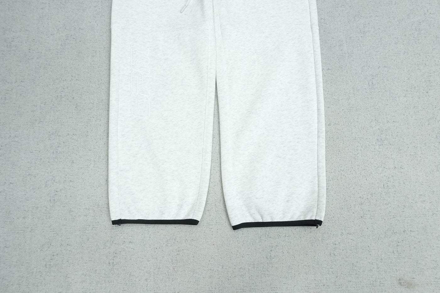 S - SWEATPANTS