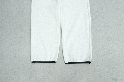 S - SWEATPANTS
