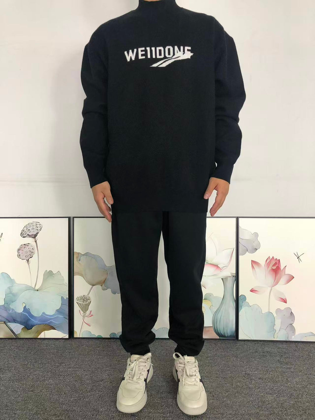W - SWEATER