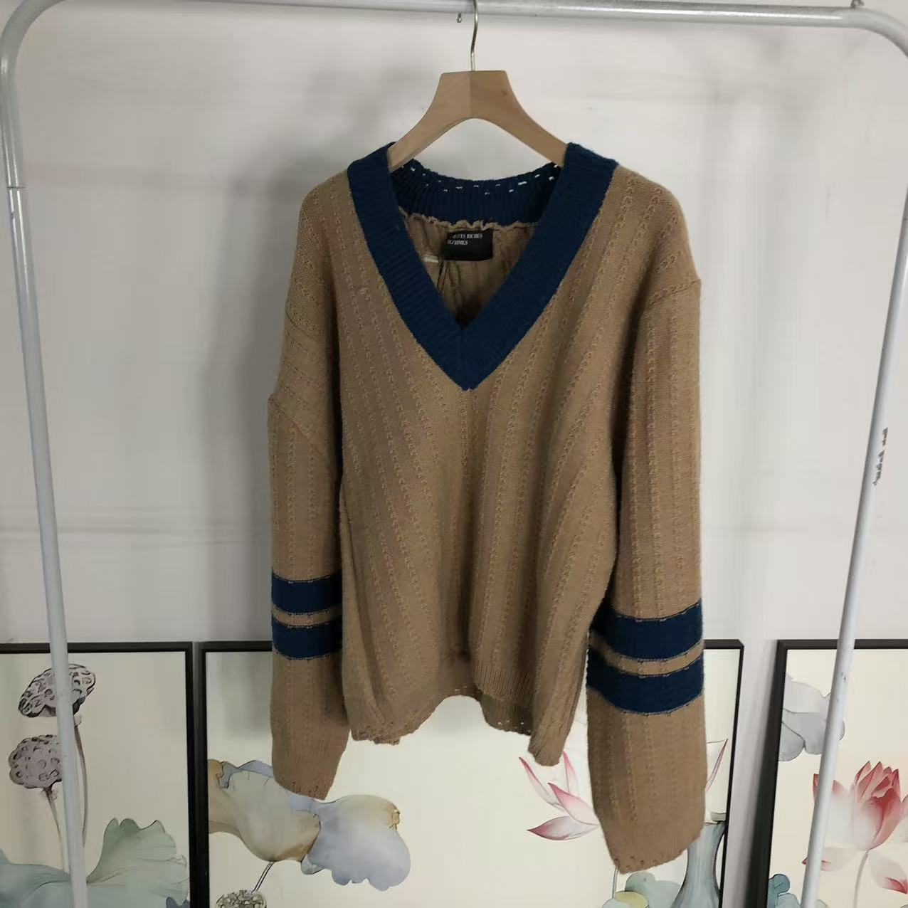 E - SWEATER