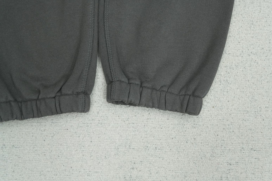 S - SWEATPANTS