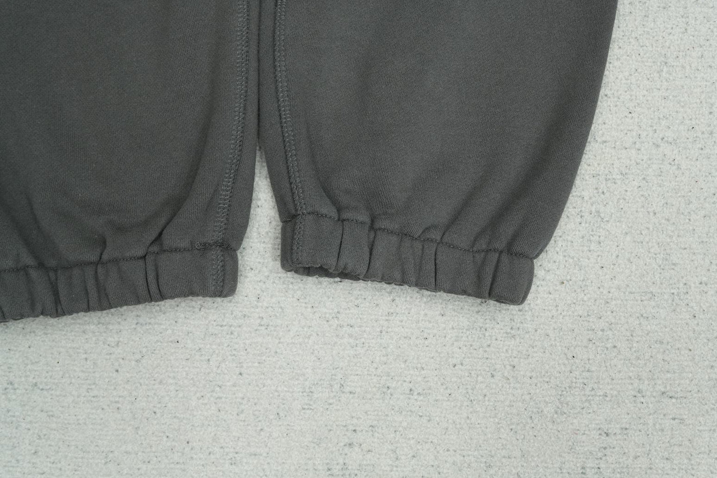 S - SWEATPANTS