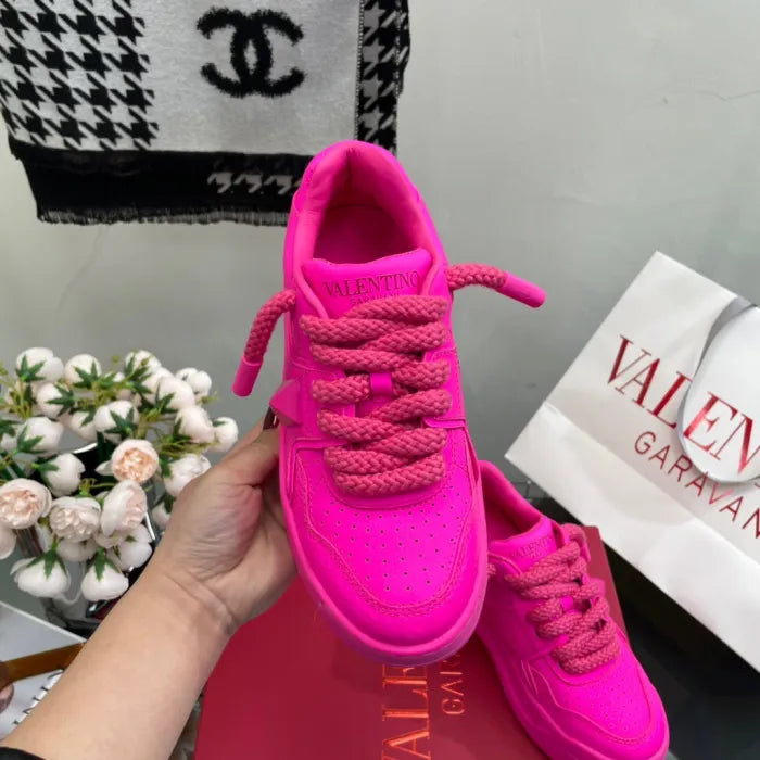 V - SNEAKERS