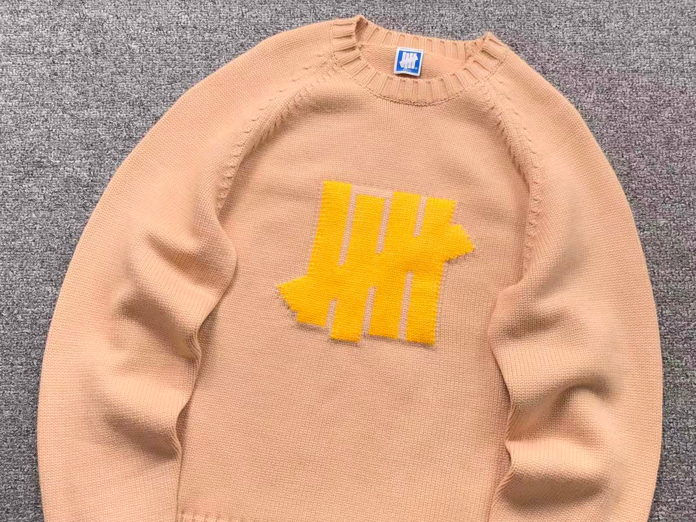 U - SWEATER