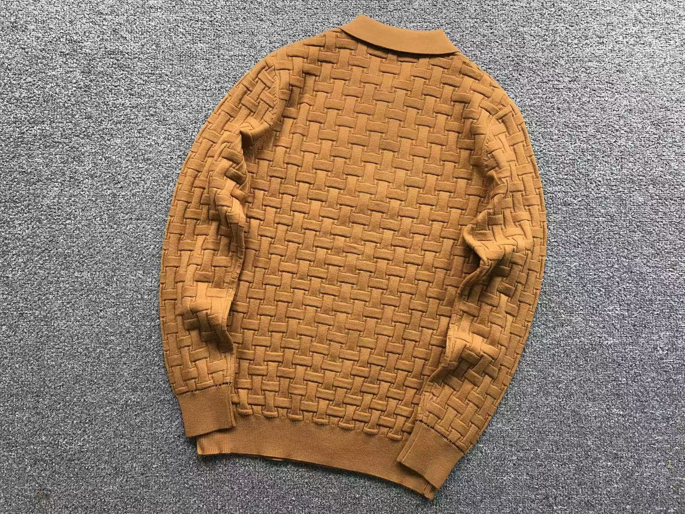P - SWEATER