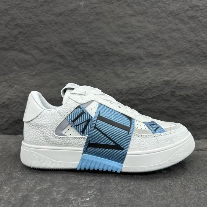 V - SNEAKERS