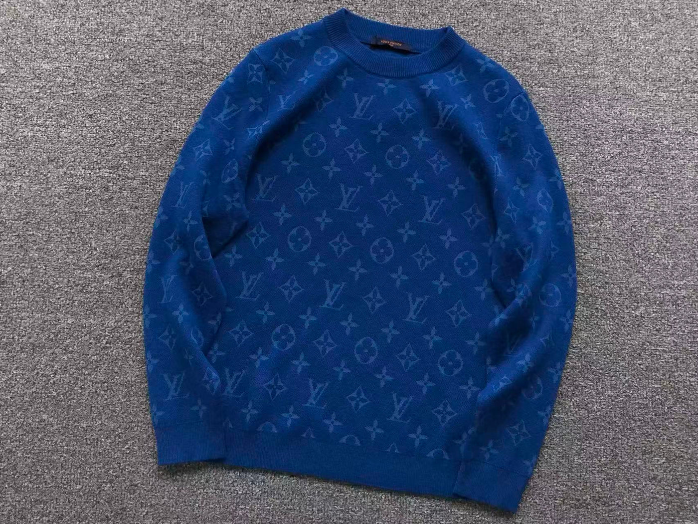 L - SWEATER