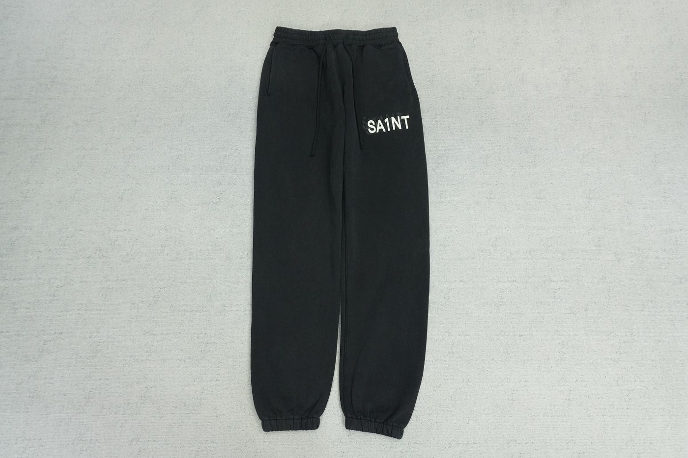 S - SWEATPANTS