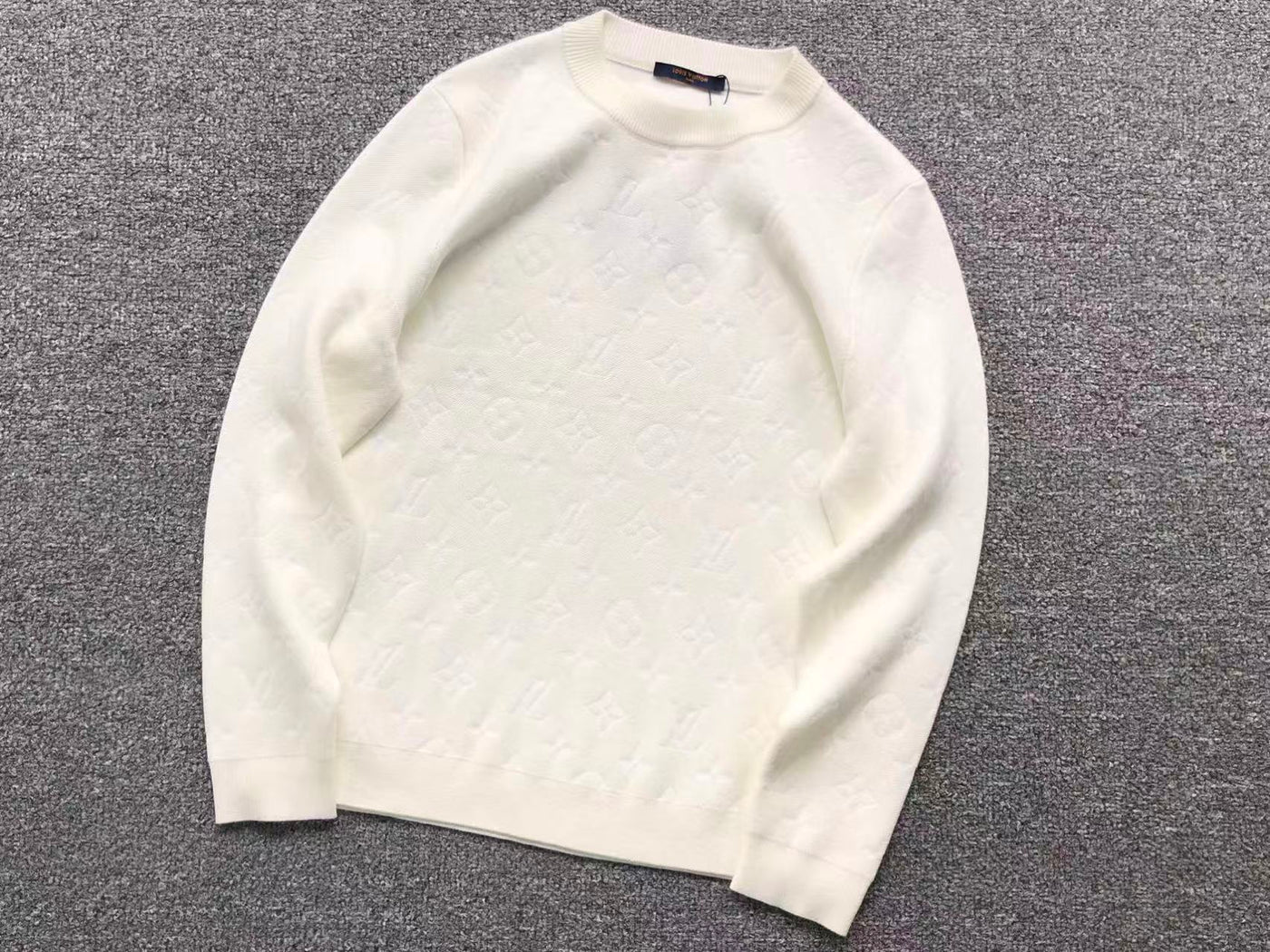 L - SWEATER