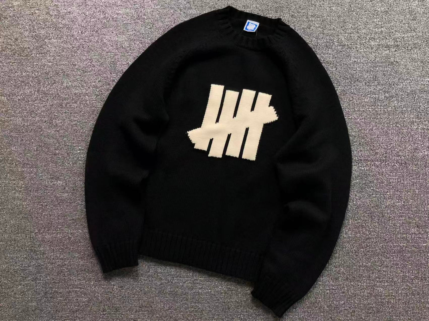 U - SWEATER