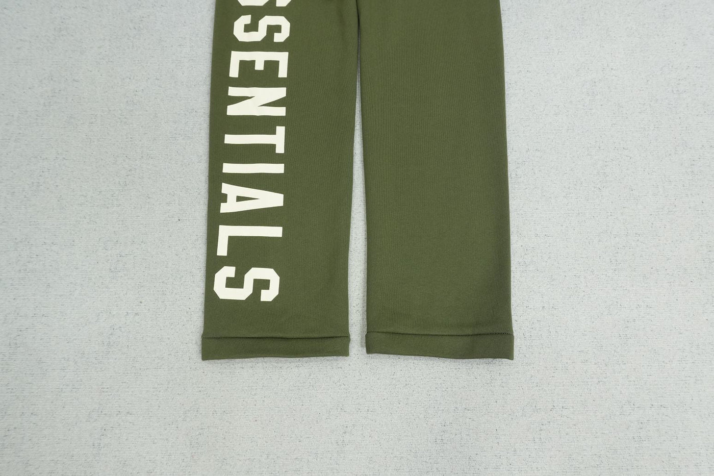 F - SWEATPANTS
