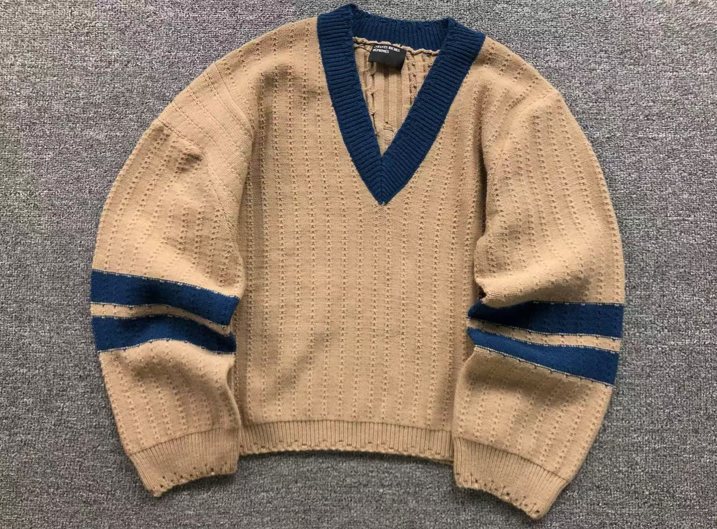 E - SWEATER