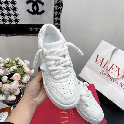 V - SNEAKERS