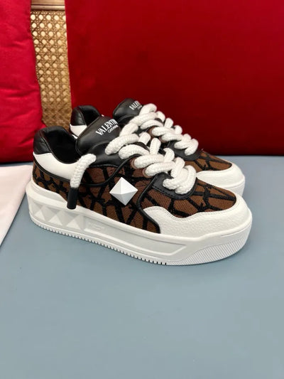V - SNEAKERS