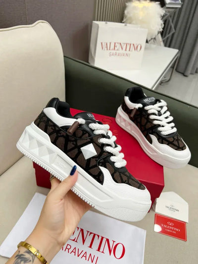 V - SNEAKERS