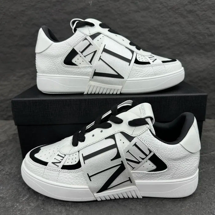 V - SNEAKERS