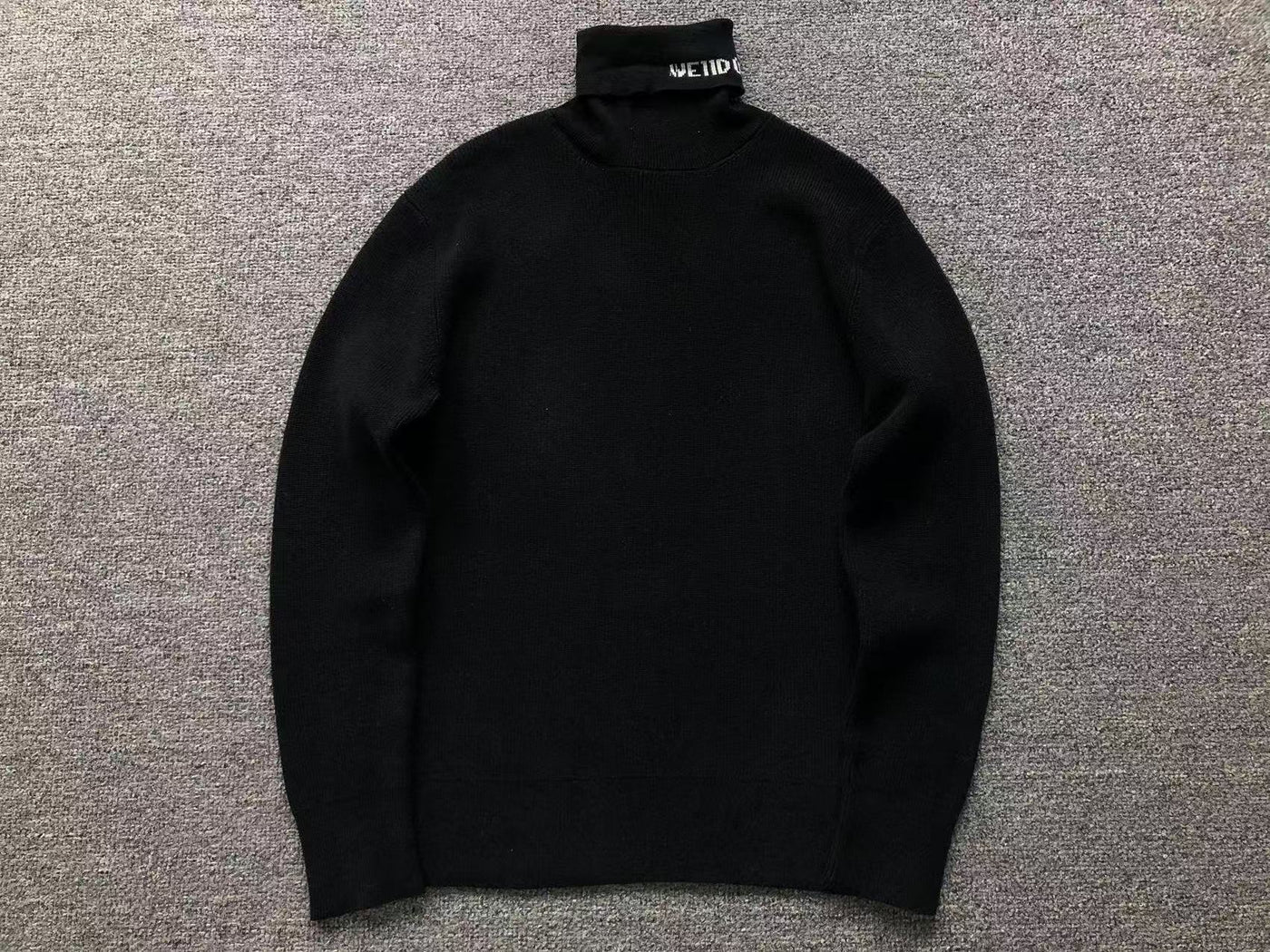 W - SWEATER