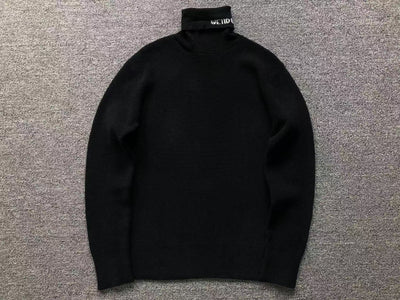 W - SWEATER