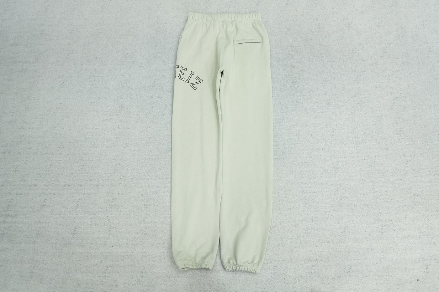 C - SWEATPANTS