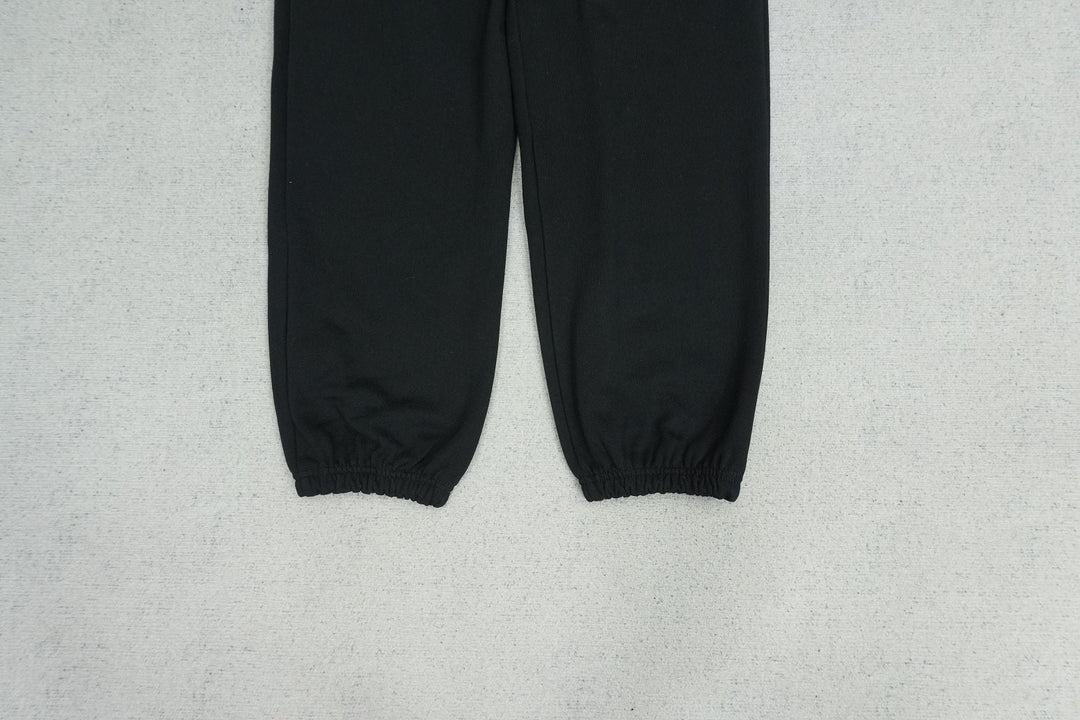 T - SWEATPANTS