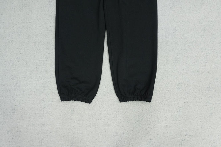 T - SWEATPANTS