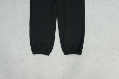 T - SWEATPANTS