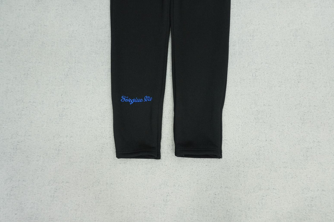S - SWEATPANTS