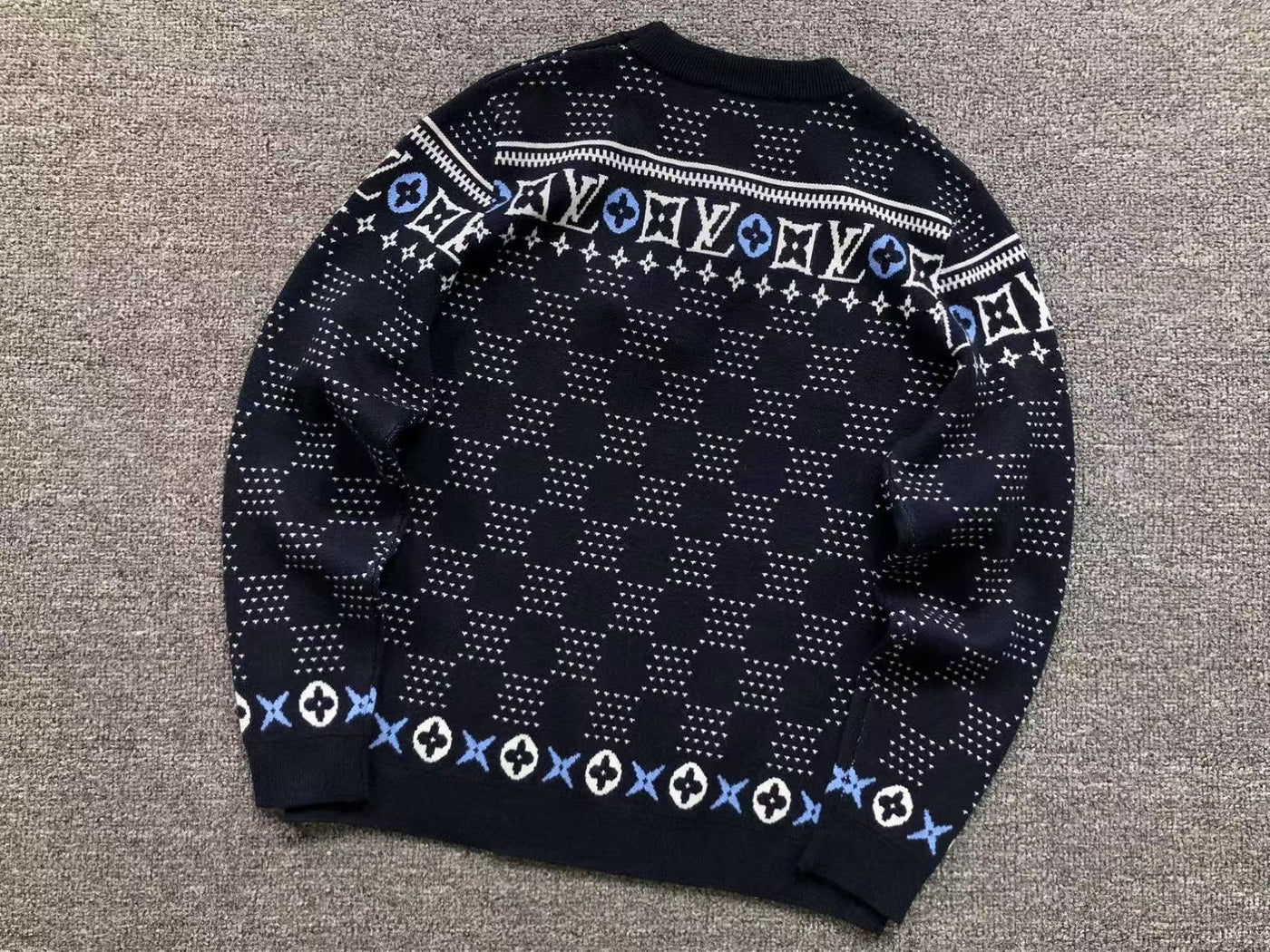 L - SWEATER