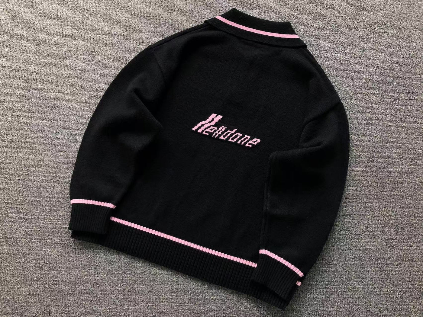 W - SWEATER