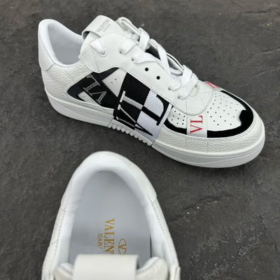 V - SNEAKERS
