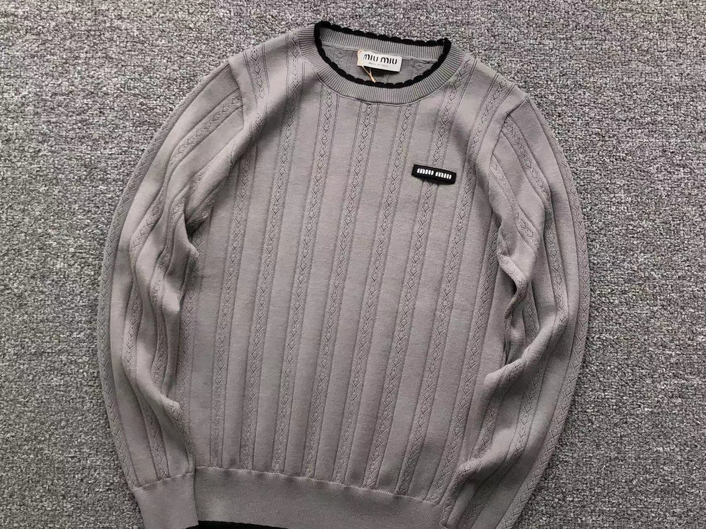 M - SWEATER