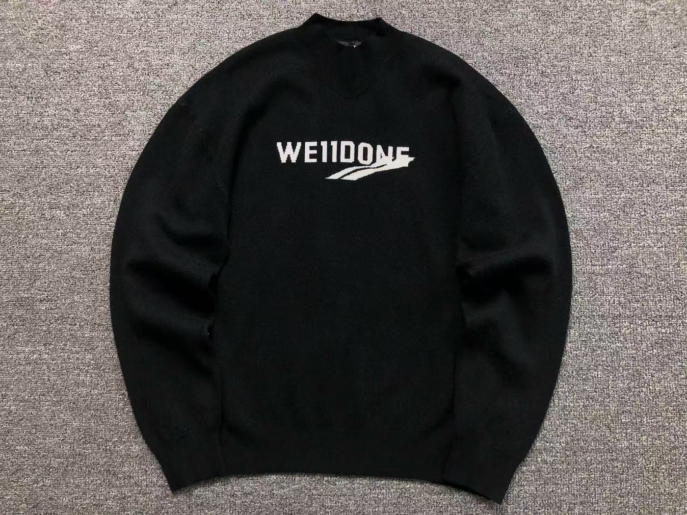 W - SWEATER