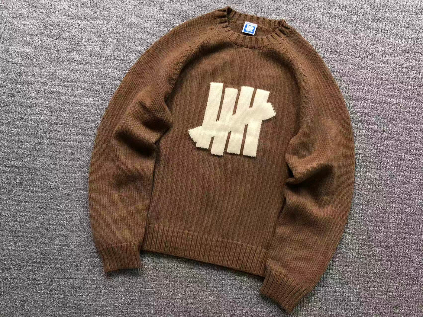 U - SWEATER