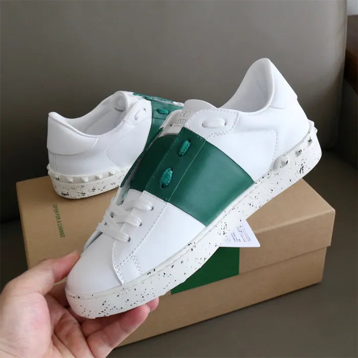 V - SNEAKERS