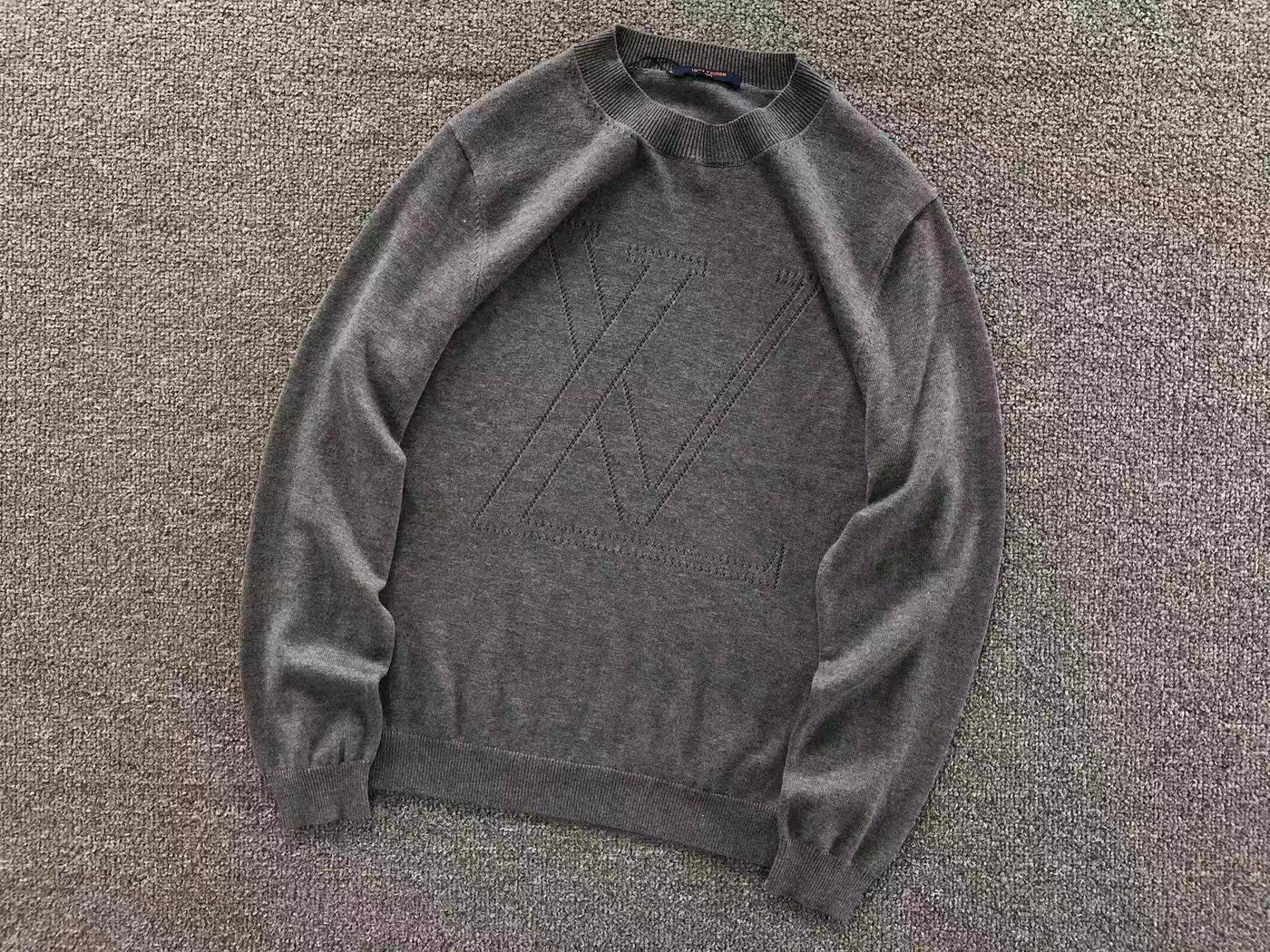 L - SWEATER